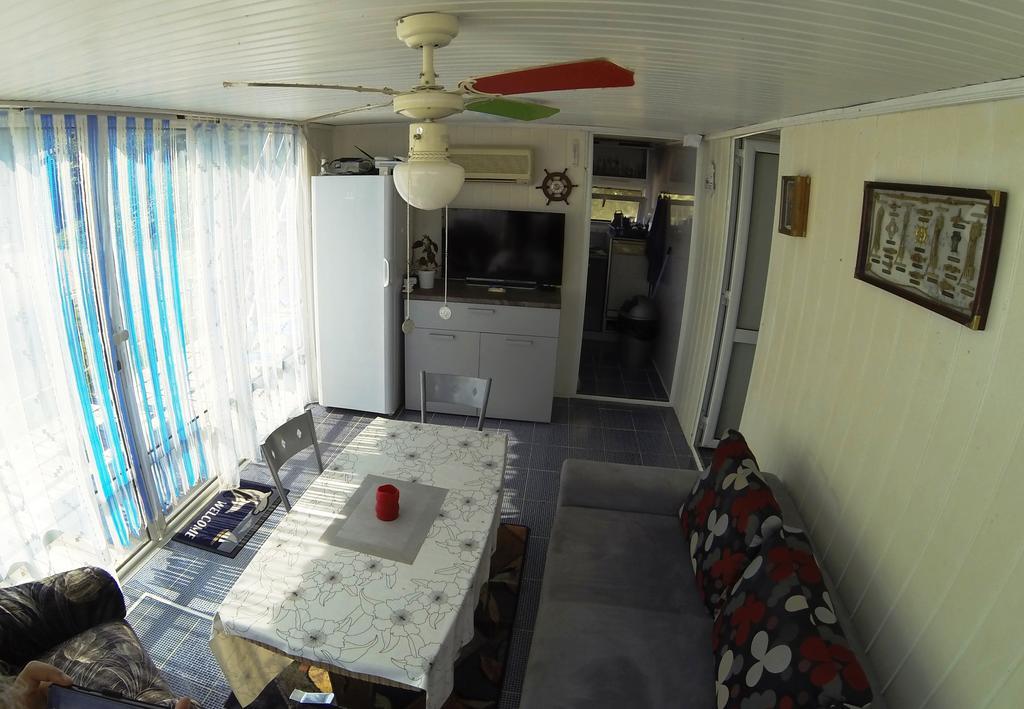 Delta Pontoon Hotel Махмудия Екстериор снимка