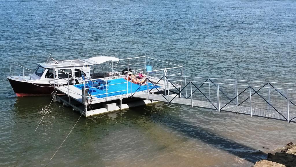 Delta Pontoon Hotel Махмудия Екстериор снимка