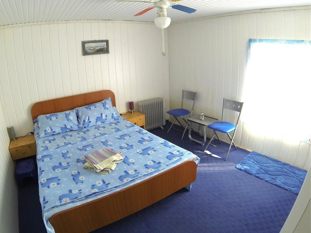 Delta Pontoon Hotel Махмудия Стая снимка