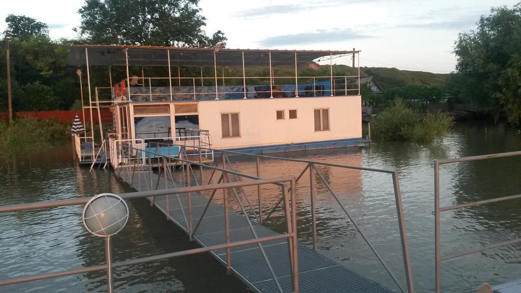 Delta Pontoon Hotel Махмудия Екстериор снимка