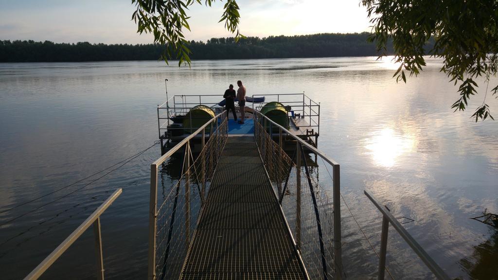 Delta Pontoon Hotel Махмудия Екстериор снимка