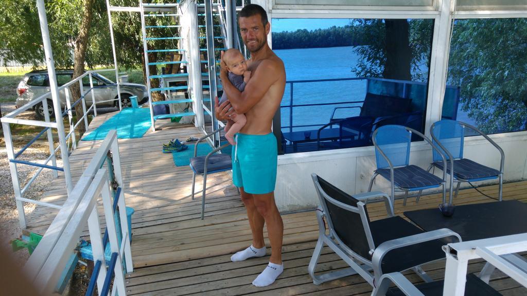 Delta Pontoon Hotel Махмудия Екстериор снимка